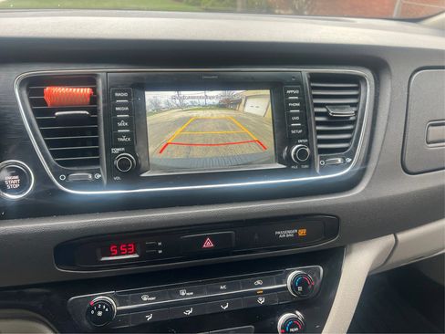 Used 2017 Kia Sedona LX w/ LX Essentials Premium Package FWD image 30