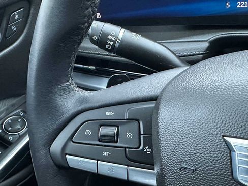 Used 2024 Cadillac XT4 Premium Luxury image 35