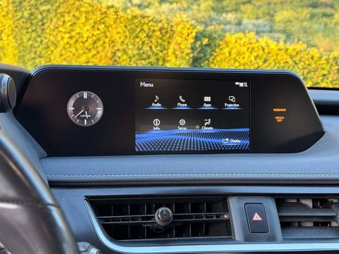 Used 2021 Lexus UX 250h image 15