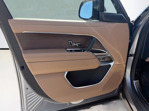 Used 2025 Land Rover Range Rover SE image 23