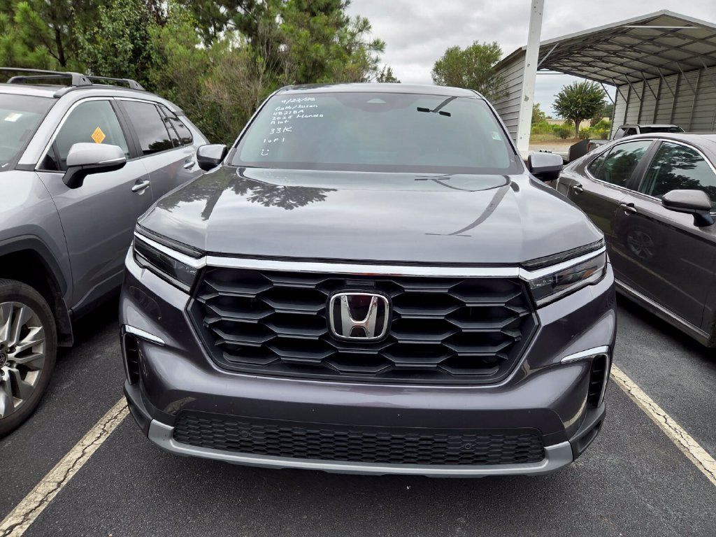 Used 2025 Honda Pilot EX-L image 2