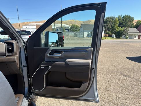 Used 2025 Chevrolet Silverado 3500 LTZ w/ LTZ Plus Package AWD/4WD image 14