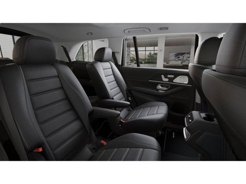 New 2026 Mercedes-Benz GLS 580 4MATIC image 5