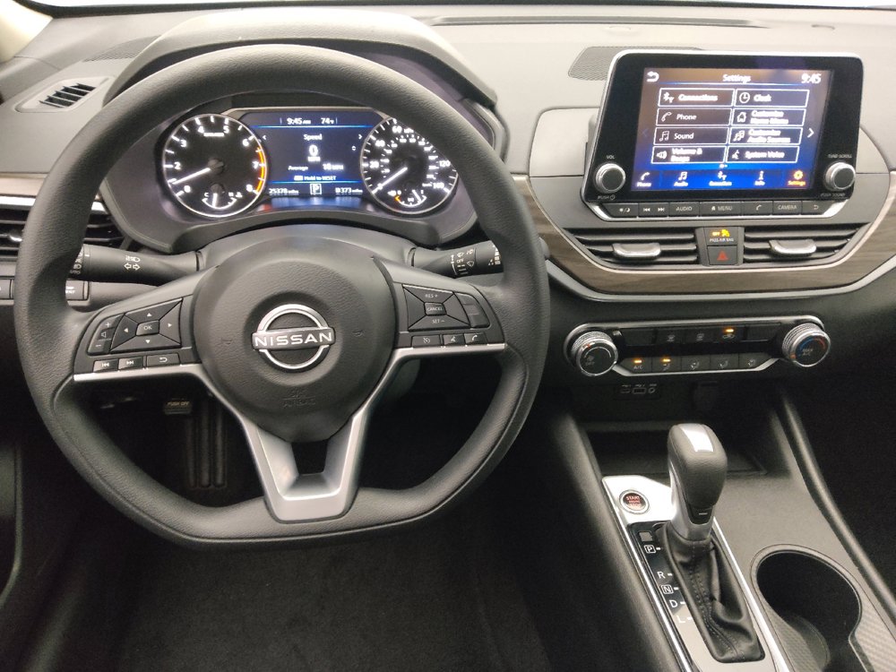 Used 2025 Nissan Altima 2.5 SV FWD image 22