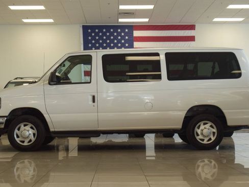 Used 2014 Ford E-350 and Econoline 350 XLT RWD image 18