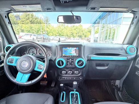 Used 2016 Jeep Wrangler Unlimited Sahara w/ Connectivity Group AWD/4WD image 12