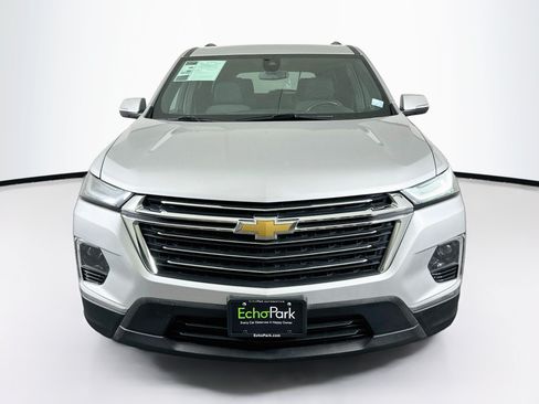 Used 2022 Chevrolet Traverse LT AWD/4WD image 2