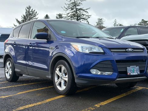 Used 2014 Ford Escape SE image 2