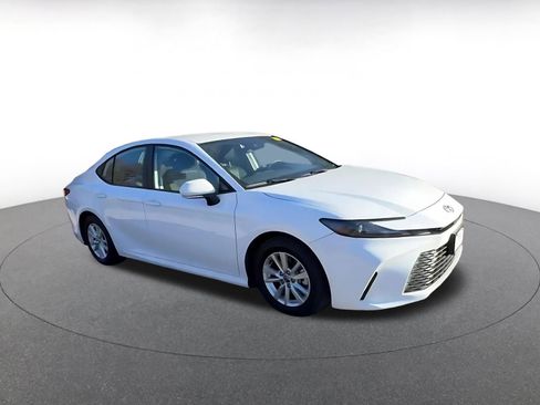Used 2025 Toyota Camry LE image 2