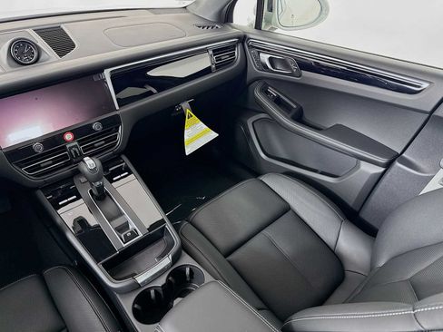 New 2026 Porsche Macan AWD/4WD image 25