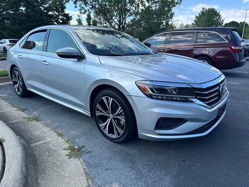 Used 2021 Volkswagen Passat 2.0T SE FWD image 5