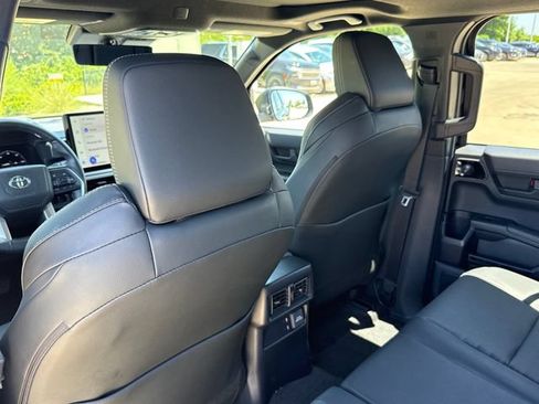 Used 2025 Toyota 4Runner TRD Off-Road Premium AWD/4WD image 26