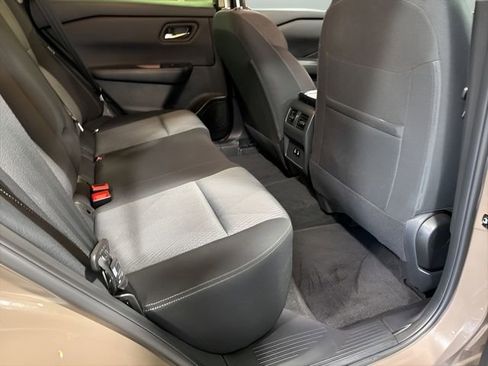 Used 2024 Nissan Rogue SV image 32