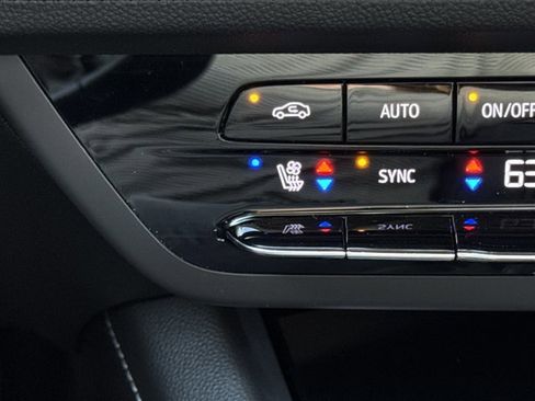 Used 2023 Buick Envision Avenir image 22