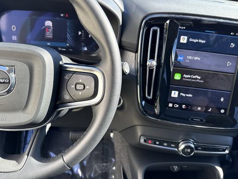 Used 2025 Volvo XC40 B5 Core image 20