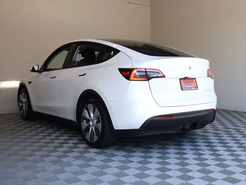 Used 2024 Tesla Model Y Long Range AWD/4WD image 13