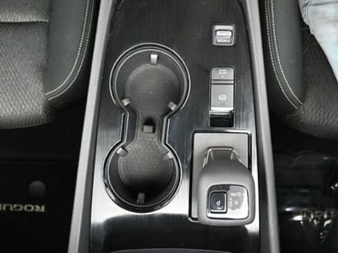 Used 2024 Nissan Rogue SV FWD image 29