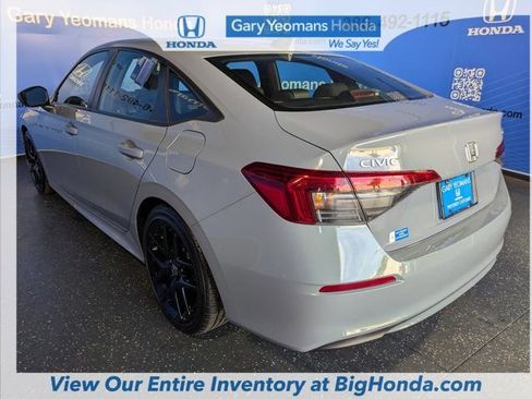 Used 2023 Honda Civic Sport image 9