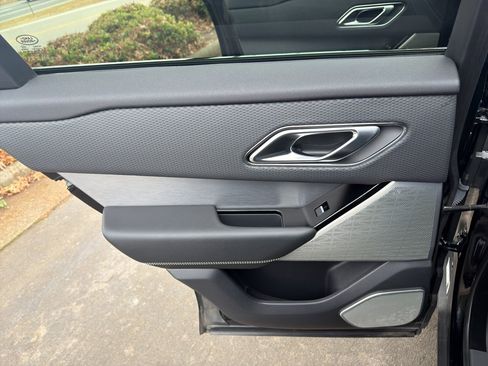 Used 2019 Land Rover Range Rover Velar R-Dynamic SE image 30