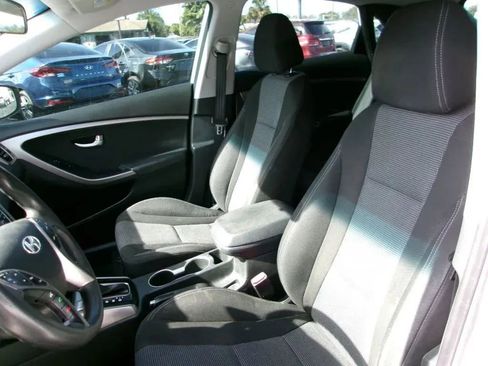 Used 2017 Hyundai Elantra GT FWD image 11