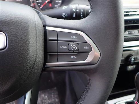 New 2026 Jeep Compass Latitude image 14