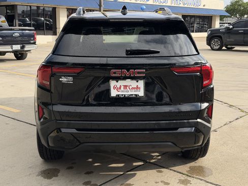 Used 2026 GMC Terrain Elevation w/ Elevation Premium Package FWD image 9