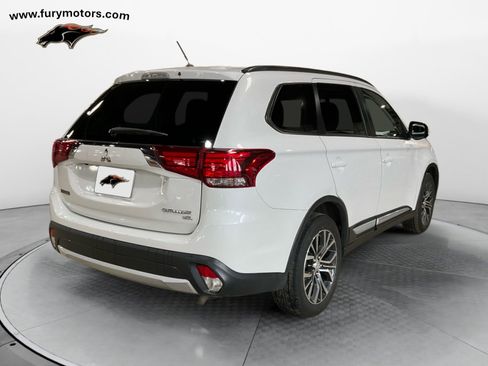 Used 2016 Mitsubishi Outlander ES image 3