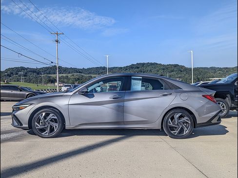 Used 2024 Hyundai Elantra Limited FWD image 10
