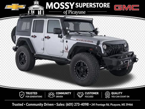 Used 2015 Jeep Wrangler Unlimited Rubicon w/ Connectivity Group AWD/4WD image 2
