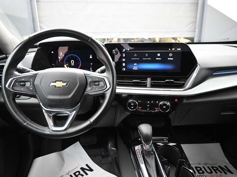 Used 2024 Chevrolet Trax LT w/ Driver Confidence Package FWD image 12
