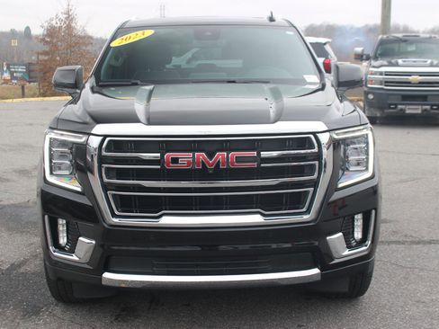 Used 2023 GMC Yukon SLT w/ SLT Premium Package image 2