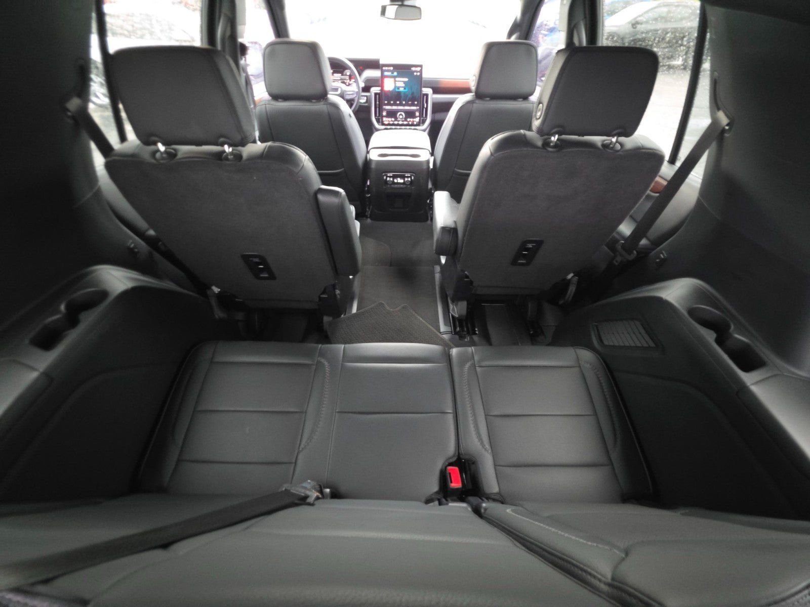 Used 2025 GMC Yukon Denali AWD/4WD image 24