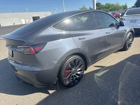 Used 2023 Tesla Model Y Performance image 5