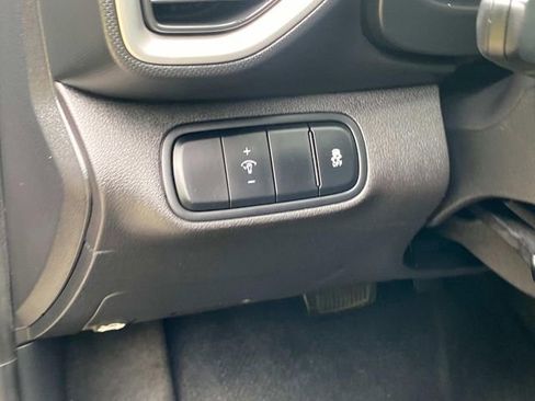 Used 2023 Hyundai Venue SEL w/ Cargo Package FWD image 15
