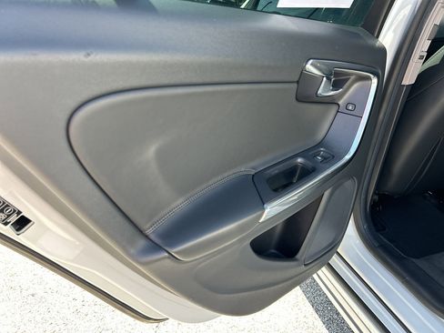 Used 2018 Volvo V60 T5 Cross Country w/ Convenience Package image 17