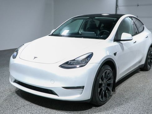 Used 2022 Tesla Model Y Long Range AWD/4WD image 28