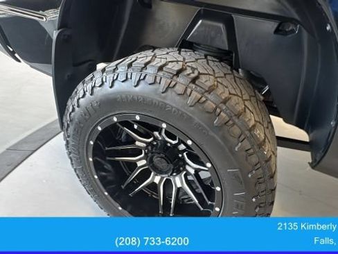 Used 2019 RAM 1500 Classic SLT w/ Black Appearance Group AWD/4WD image 20