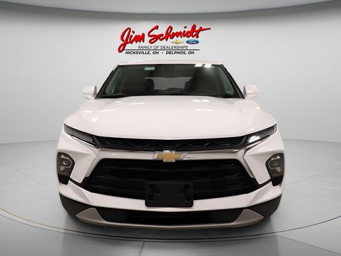 Used 2025 Chevrolet Blazer LT FWD image 3