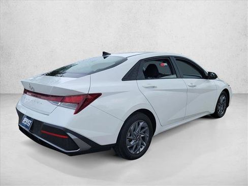 Used 2024 Hyundai Elantra SEL image 5