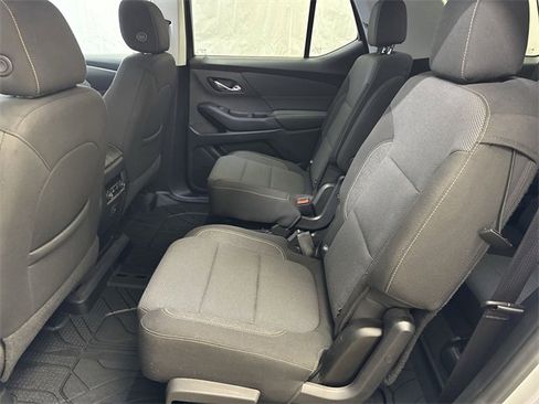 Used 2021 Chevrolet Traverse LT image 12