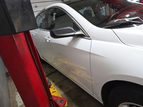 Used 2022 Chevrolet Malibu LS FWD image 2