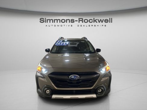 Used 2023 Subaru Outback Limited image 2