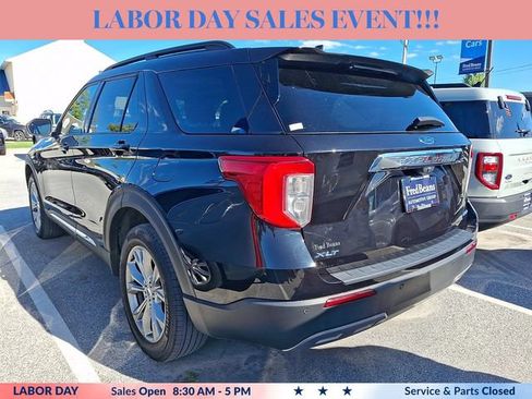 Used 2023 Ford Explorer XLT w/ Equipment Group 202A AWD/4WD image 4