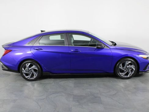 Certified 2025 Hyundai Elantra Limited w/ Cargo Package image 15