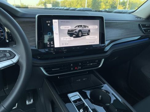 Used 2025 Volkswagen Atlas SEL Premium R-Line image 17