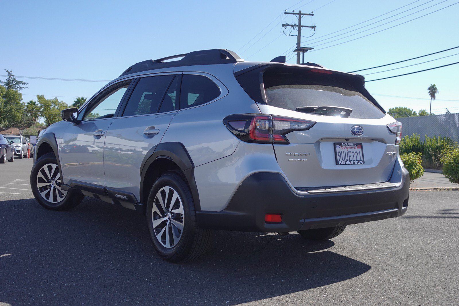 Certified 2025 Subaru Outback Premium AWD/4WD image 7
