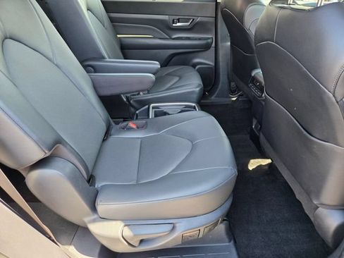 Used 2025 Toyota Grand Highlander FWD image 20