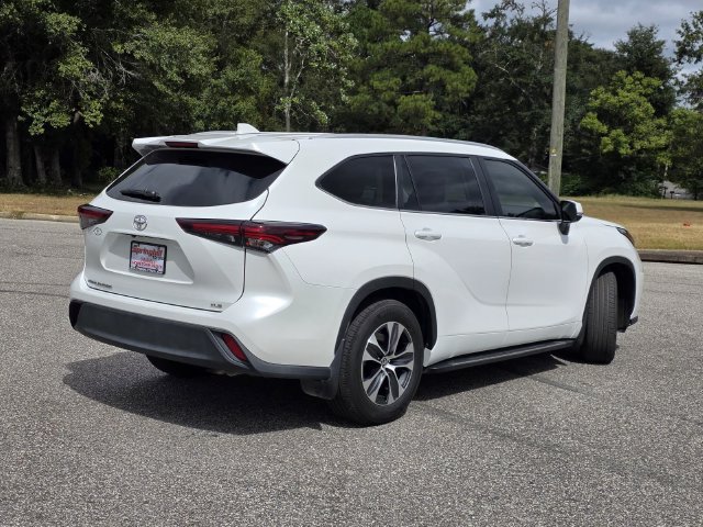 Used 2025 Toyota Highlander XLE FWD image 5