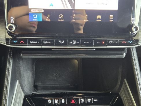 Used 2024 Jeep Wagoneer L Series II RWD image 14