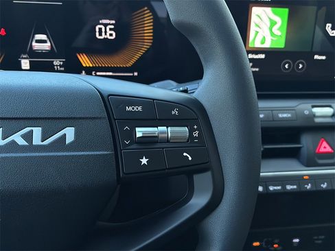 New 2025 Kia K4 LXS image 28